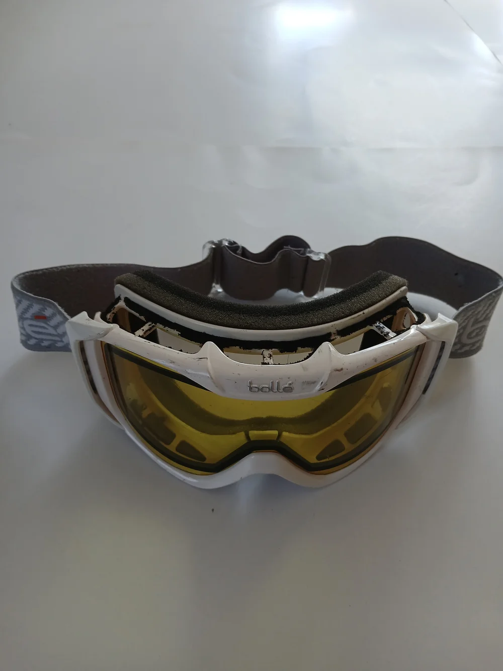 bolle Ski Snowboard Goggles White Frame with Yellow Lens and Gray Strap